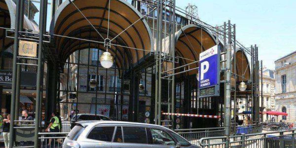 ‘Les Grands Hommes’ in Bordeaux