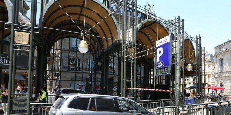 ‘Les Grands Hommes’ in Bordeaux