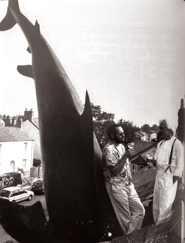 Kunstenaar John Buckley (links) en haaivader Bill Heine (rechts). her